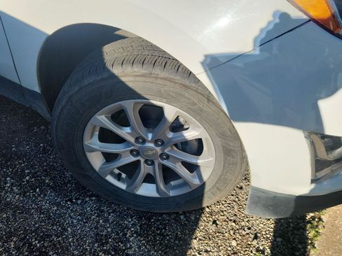Used 2019 Chevrolet Equinox LS AWD/4WD image 2