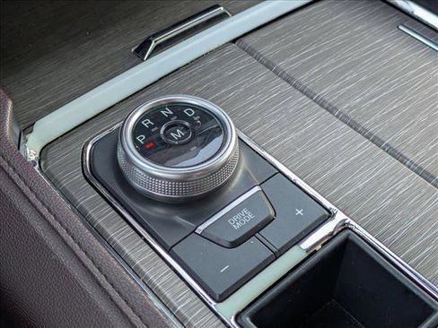 Used 2023 Ford Expedition Limited image 12