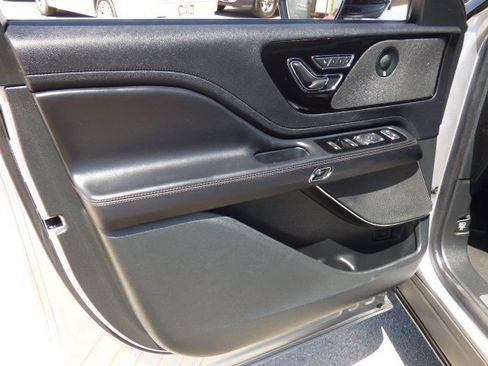 Used 2022 Lincoln Aviator Reserve image 34