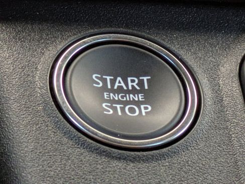 Used 2023 Land Rover Defender 90 X-Dynamic SE AWD/4WD image 30