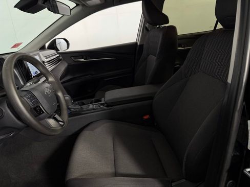 Used 2025 Toyota Camry LE image 21