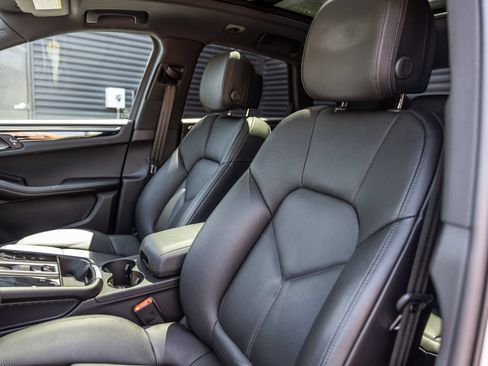 Certified 2026 Porsche Macan AWD/4WD image 5
