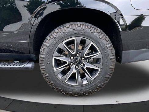 Used 2023 Chevrolet Tahoe Z71 w/ Luxury Package AWD/4WD image 36