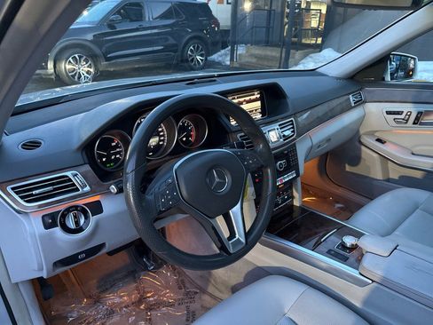 Used 2014 Mercedes-Benz E 350 4MATIC Sedan image 16