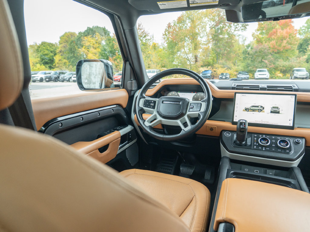 Used 2024 Land Rover Defender 110 SE AWD/4WD image 19