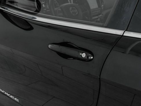 Used 2014 Jeep Cherokee Latitude AWD/4WD image 35