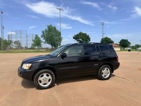 Used 2006 Toyota Highlander Limited AWD/4WD image 2