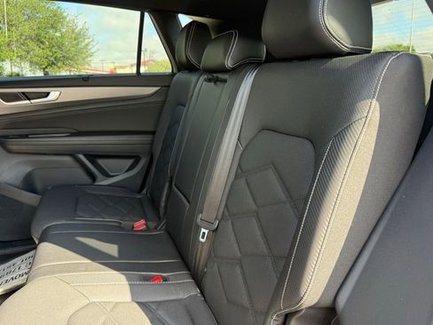 Used 2024 Volkswagen Atlas Cross Sport SE AWD/4WD image 10