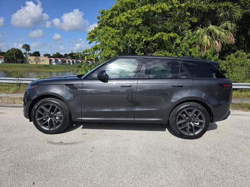 Used 2026 Land Rover Range Rover Sport SE AWD/4WD image 7