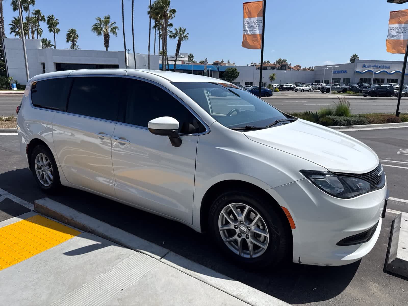 Used 2022 Chrysler Voyager LX FWD image 8