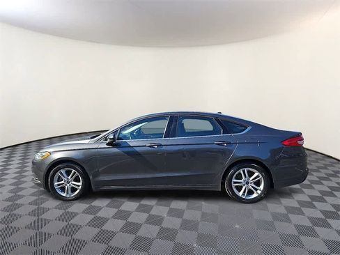 Used 2018 Ford Fusion SE w/ Fusion SE Technology Package image 6
