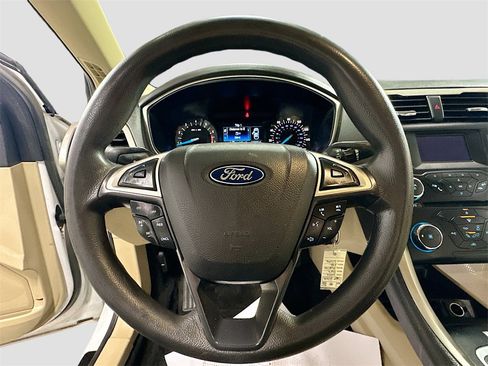 Used 2014 Ford Fusion SE image 12
