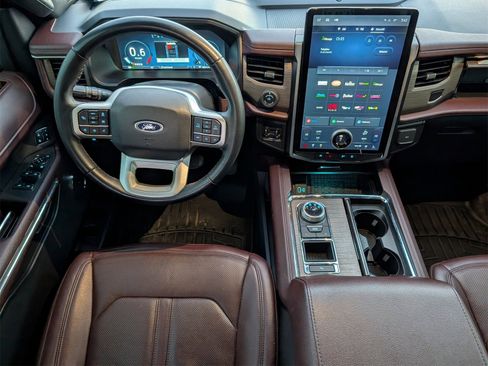 Used 2022 Ford Expedition Limited image 6