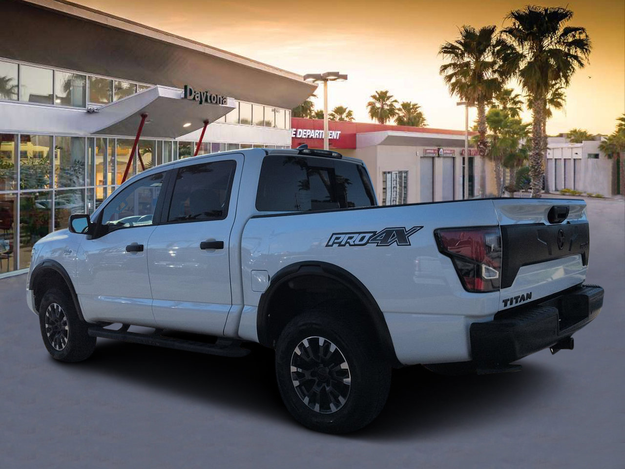 Used 2024 Nissan Titan PRO-4X w/ Pro-4x Utility Package AWD/4WD image 5