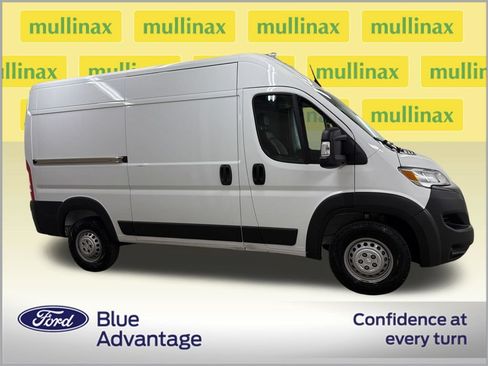 Used 2024 RAM ProMaster 2500 w/ Convenience Group FWD image 2