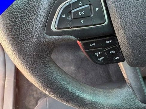 Used 2017 Ford Focus SE FWD image 15