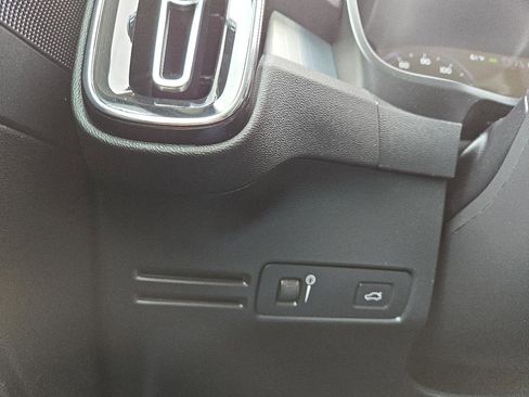 Used 2021 Volvo XC40 T4 Momentum image 25