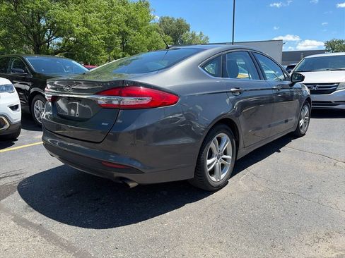 Used 2018 Ford Fusion SE w/ Fusion SE Technology Package FWD image 5