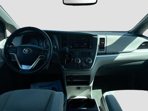 Used 2019 Toyota Sienna LE FWD image 24