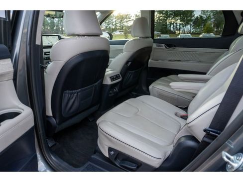 Used 2024 Hyundai Palisade Calligraphy image 13
