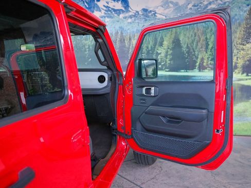 Used 2025 Jeep Wrangler Sahara w/ Safety Group image 30