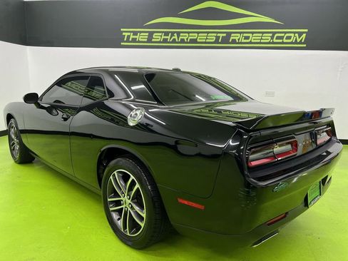 Used 2019 Dodge Challenger SXT image 7