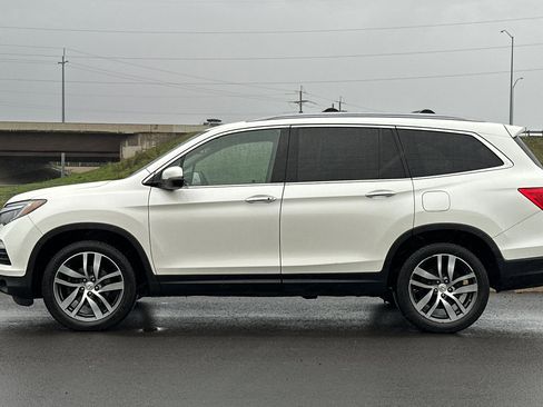 Used 2017 Honda Pilot Touring image 6