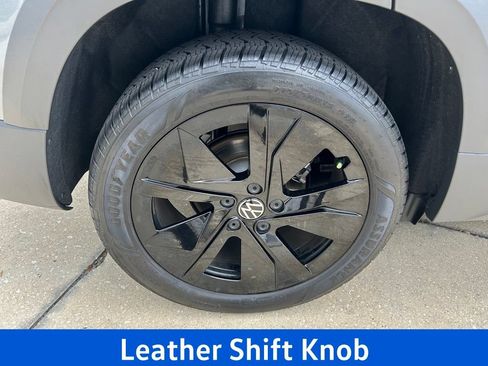 Certified 2026 Volkswagen Taos SE w/ Black Wheel Package FWD image 29