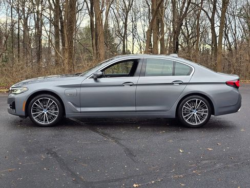 Used 2023 BMW 530e xDrive w/ Premium Package image 3