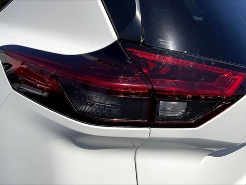 Used 2021 Nissan Rogue S FWD image 30