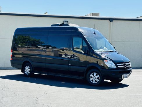 Used 2012 Mercedes-Benz Sprinter 2500 image 2