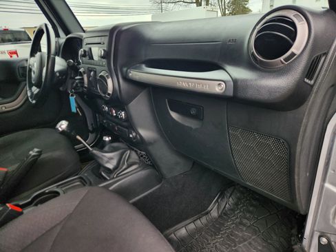 Used 2015 Jeep Wrangler Unlimited Sport w/ Quick Order Package 23S image 35