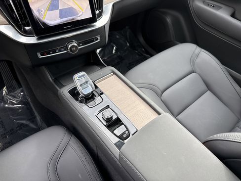 Used 2025 Volvo XC90 B6 Plus image 26