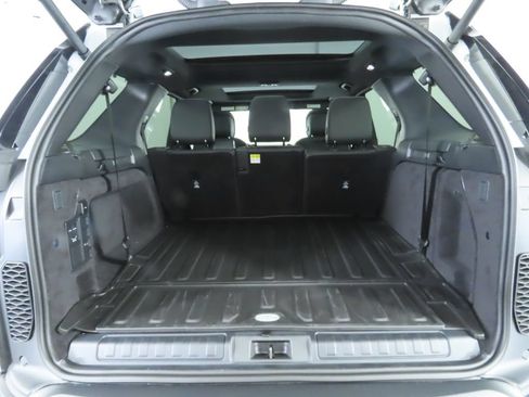 Used 2025 Land Rover Discovery S AWD/4WD image 29