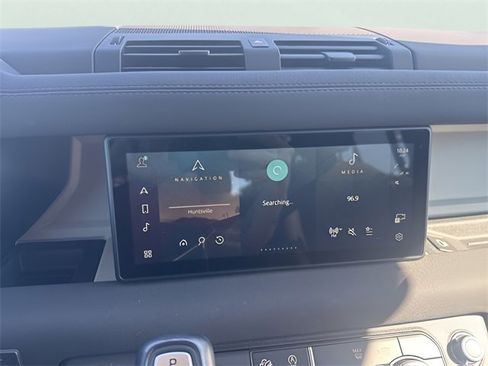 Used 2022 Land Rover Defender 110 image 21