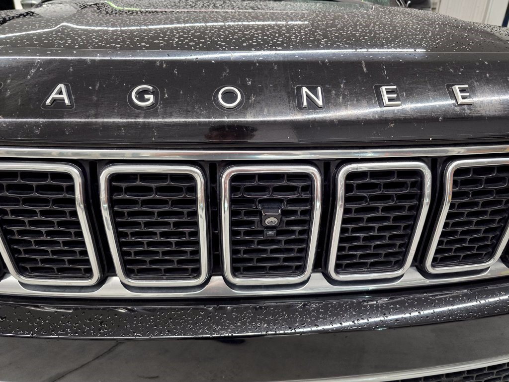 Used 2023 Jeep Wagoneer 4WD w/ Convenience Group I image 9