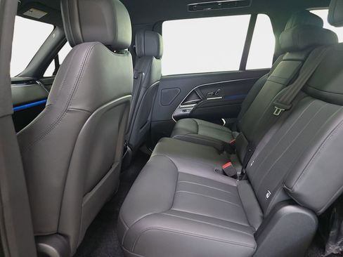 Used 2025 Land Rover Range Rover Long Wheelbase SE image 14
