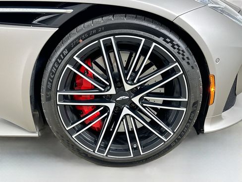 Used 2024 Aston Martin DB12 Coupe RWD image 11