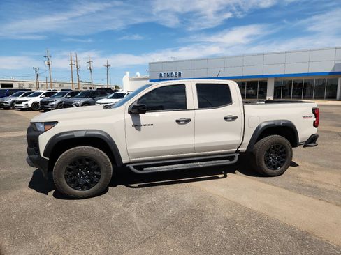 Used 2026 Chevrolet Colorado Trail Boss AWD/4WD image 2
