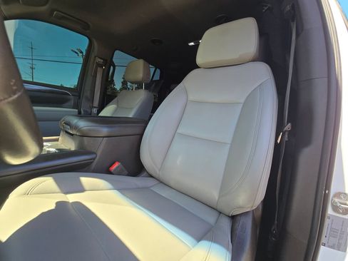 Used 2021 Chevrolet Tahoe Z71 w/ Luxury Package AWD/4WD image 23