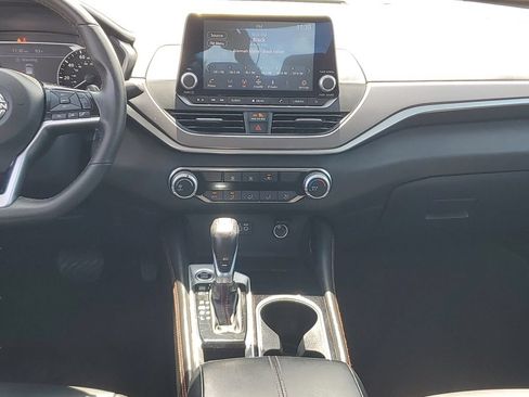 Used 2024 Nissan Altima 2.5 SR FWD image 15