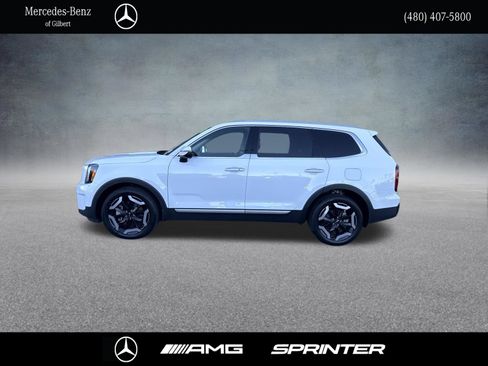 Used 2023 Kia Telluride S FWD image 2