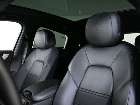 Certified 2025 Porsche Cayenne S image 5