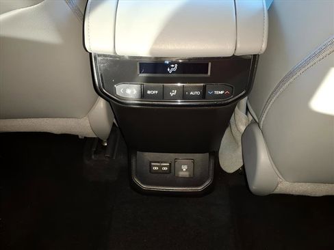 Used 2022 Toyota Highlander Limited image 15