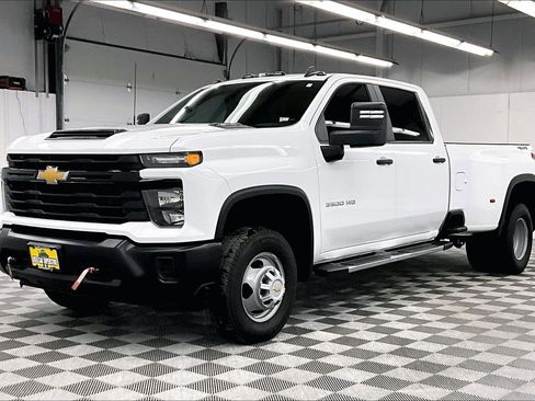 Used 2025 Chevrolet Silverado 3500 W/T AWD/4WD image 11