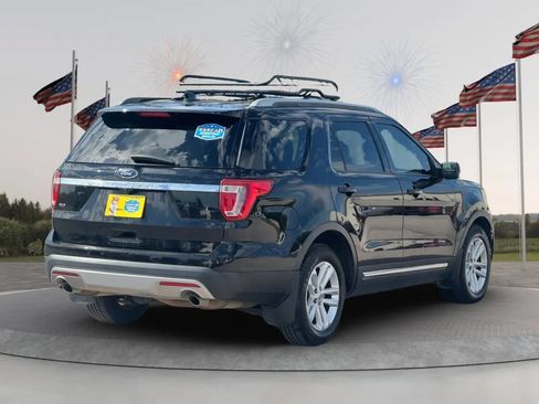 Used 2017 Ford Explorer XLT FWD image 7
