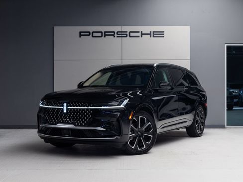 Used 2025 Lincoln Nautilus Reserve AWD/4WD image 1