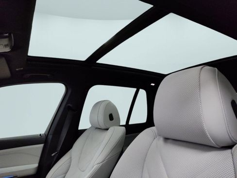 Used 2026 BMW X5 xDrive40i w/ Premium Package image 12