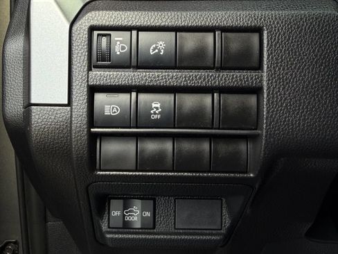 Used 2025 Toyota Tacoma TRD Sport AWD/4WD image 23