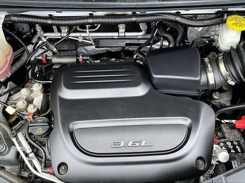 Used 2022 Chrysler Voyager LX FWD image 31